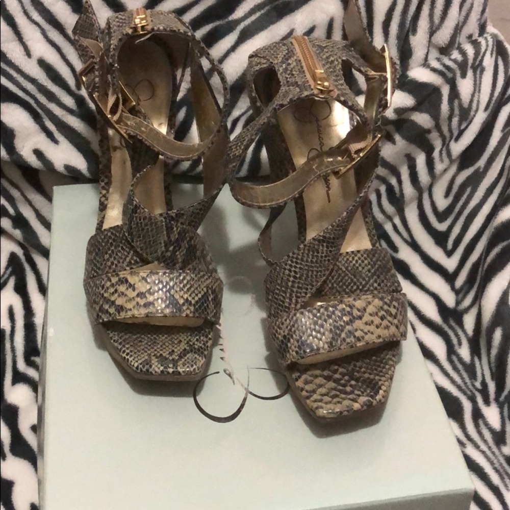 Jessica Simpson taupe 5” heels